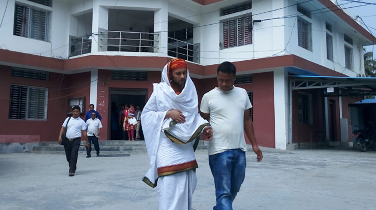 विवास्पद धर्मगुरु आचार्य श्रीनिवासविरुद्ध मुद्दा 